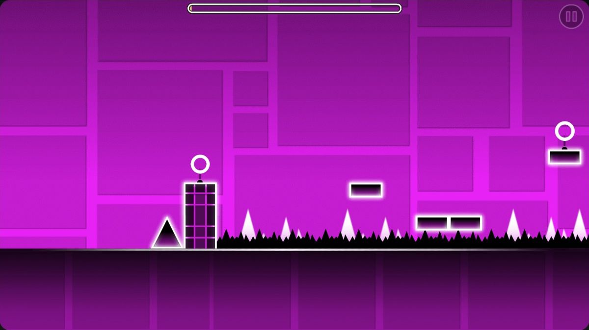 Niveau en cours dans la version web : décor violet, pics au sol, anneaux de saut au-dessus des piliers et barre de progression en haut
